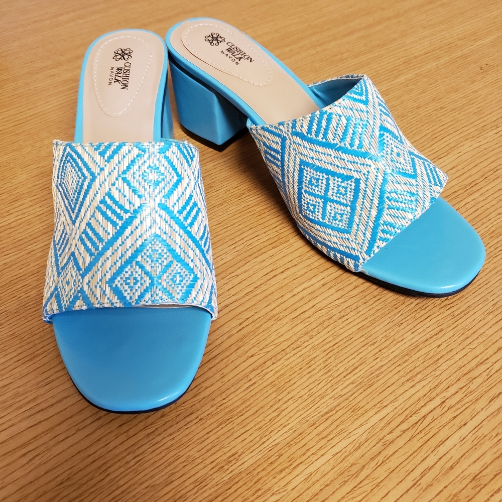 Avon turquoise and ivory size 9m sandal